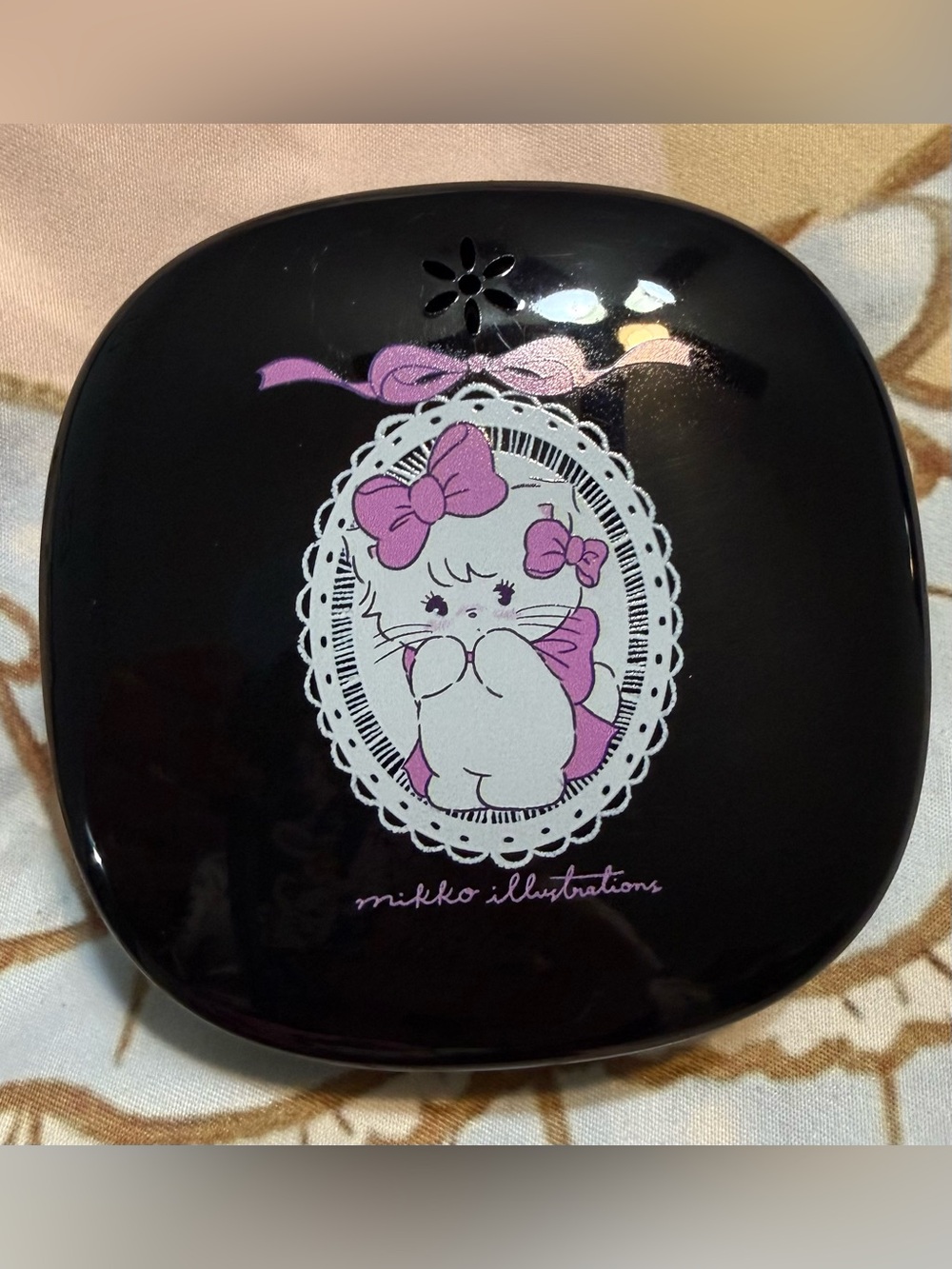 🆕 Mikko Illustrations Mousse Black Compact Case